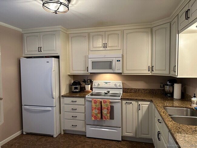 Building Photo - 19 Simsbury Landing