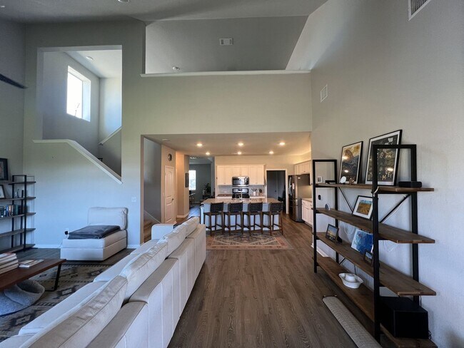 Building Photo - Beautiful 4 Bedroom Single Family Home in ...