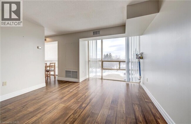 Photo du bâtiment - 55 Blue Springs Dr