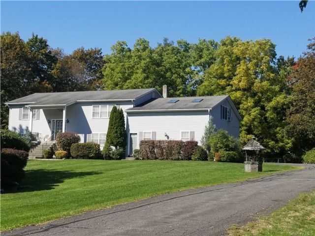 Primary Photo - 454 Angola Rd
