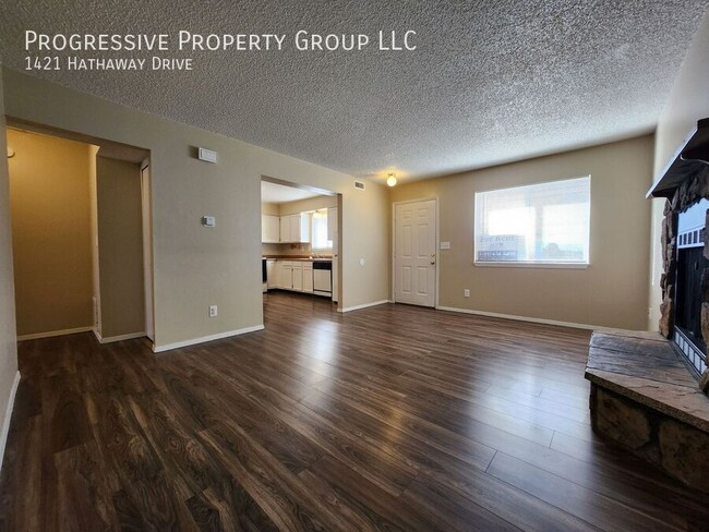 Foto del edificio - 1421 Hathaway Dr
