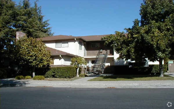 Building Photo - 1052 W Hamilton Ave
