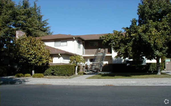 Foto del edificio - 1052 W Hamilton Ave