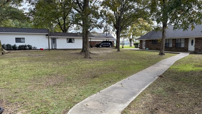 Foto del edificio - 284 Connie Lynne Dr