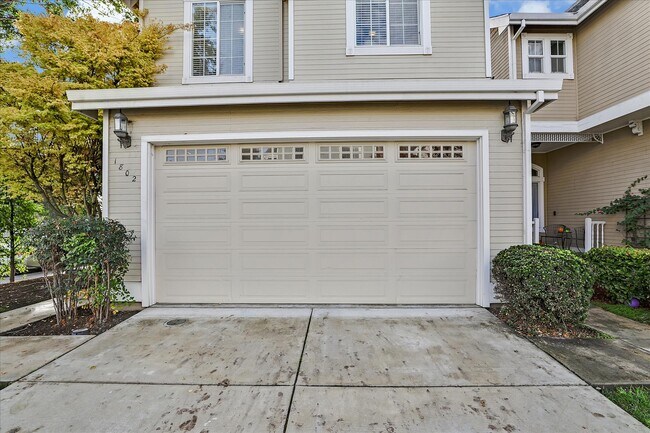 Building Photo - 1802 Henning Pl
