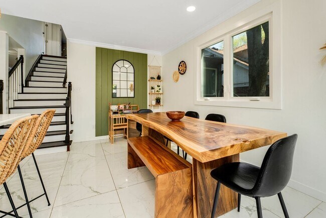 Foto del edificio - 1422 Benjamin St