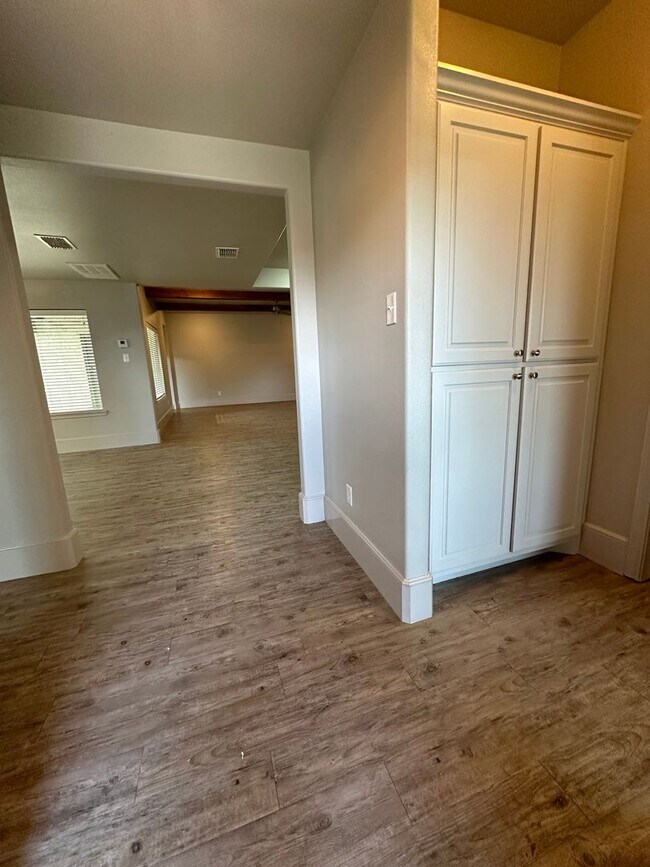 Foto del edificio - 6307 73rd Street Unit A - Lease Only
