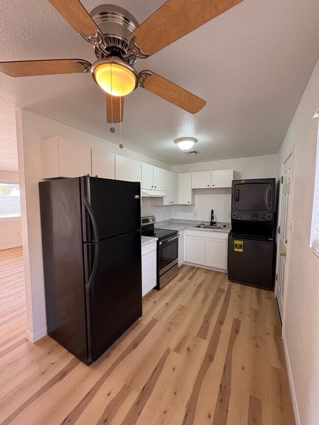 Foto del edificio - 5230 E Owens Ave
