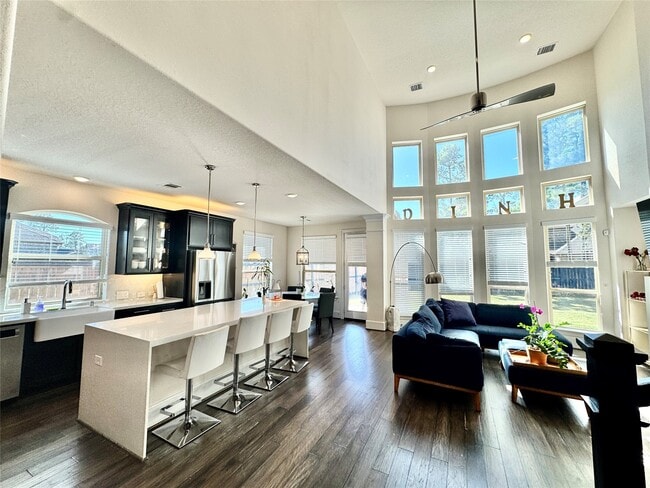 Foto del edificio - 16803 Bark Cabin Dr