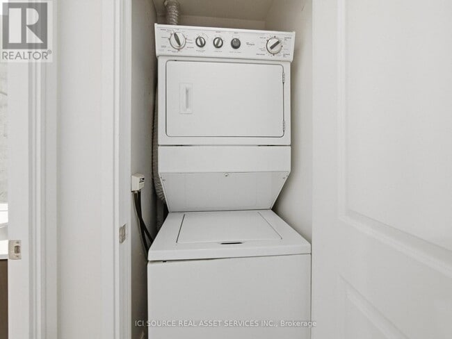 Building Photo - 1 Scott St