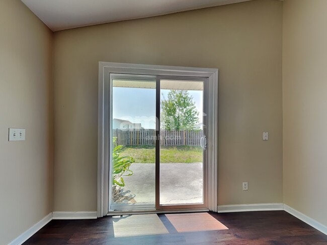 Building Photo - 117 Lakepointe Dr