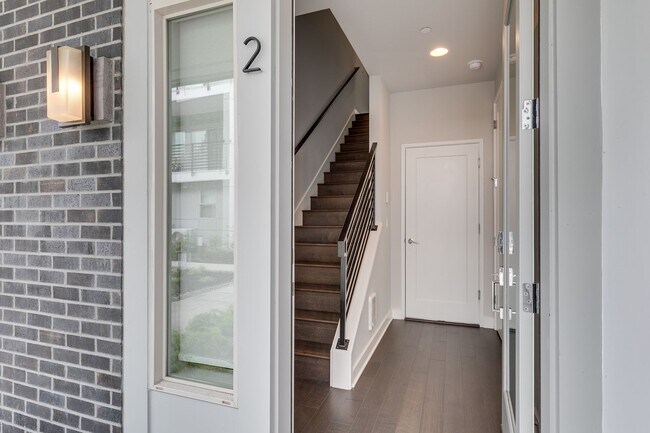 Building Photo - *Beautiful Modern 3 Bed Kirkland Townhome Available Now!*