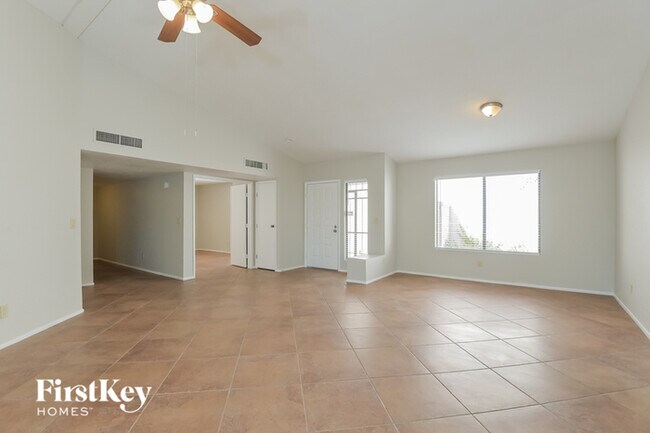 Building Photo - 3240 N Hill Farm Dr