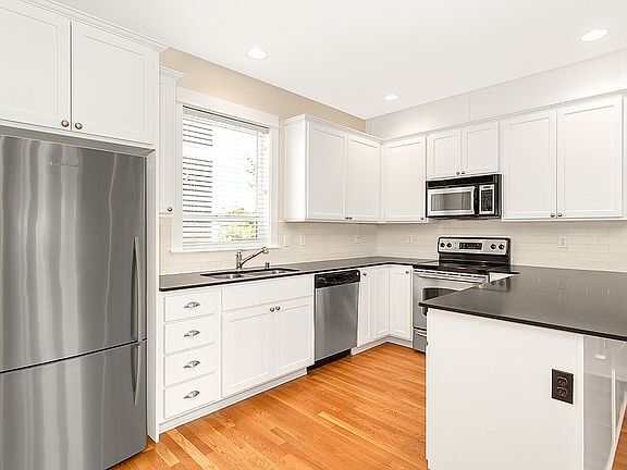 Kitchen - 511 N 46th St