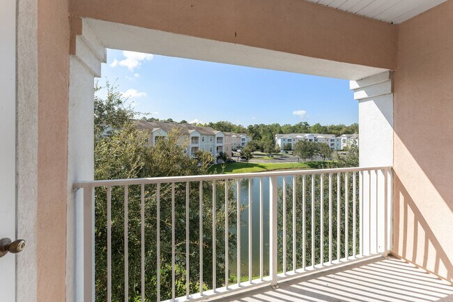 Building Photo - 8226 Green Parrot Rd