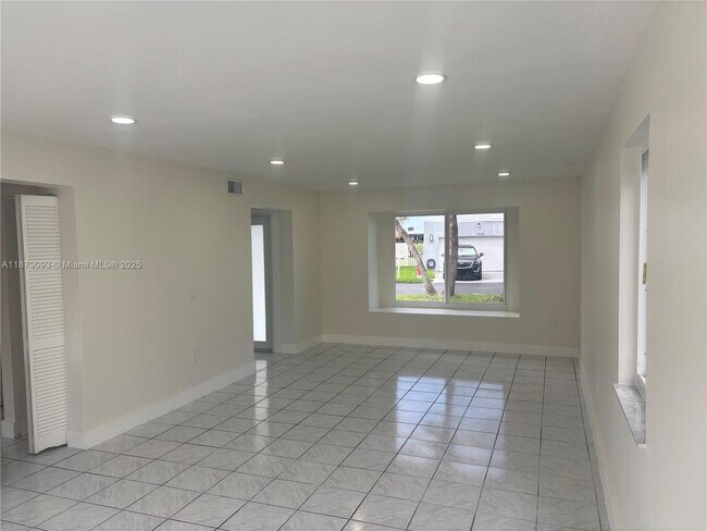 Foto del edificio - 9435 SW 144th Ct
