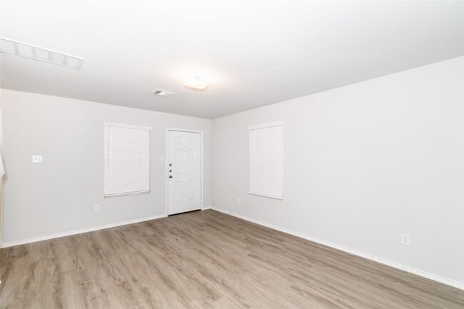 Building Photo - 8607 Middleton Oaks Cir