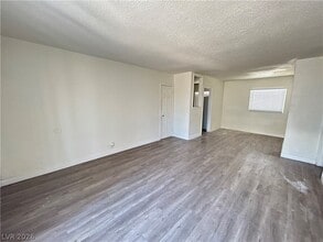 Building Photo - 1711 Santa Paula Dr