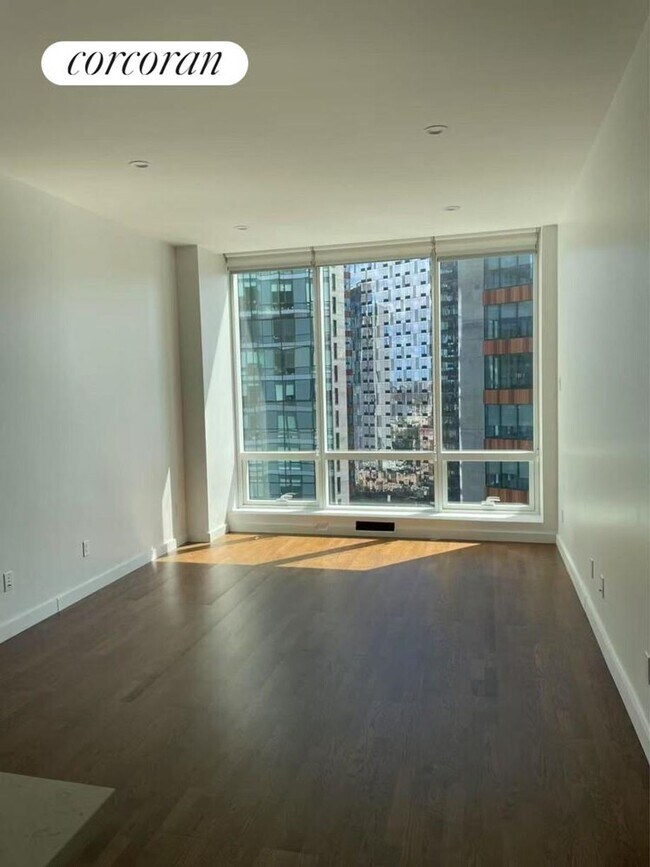 Foto del edificio - 2717 42nd Rd