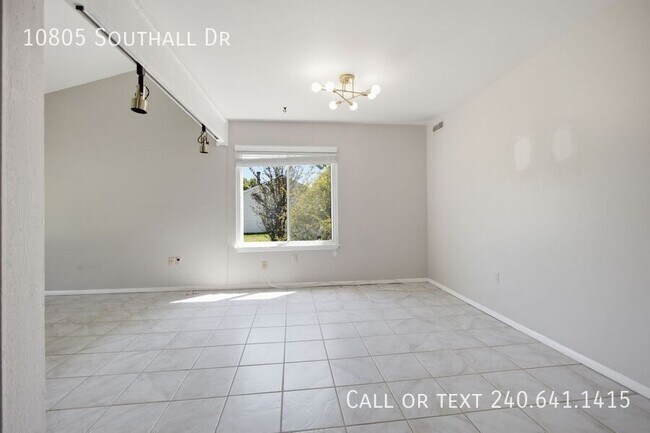 Building Photo - 10805 Southall Dr