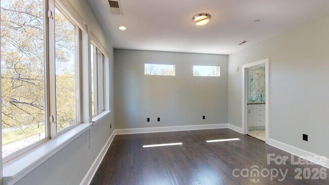 Foto del edificio - 420 Queens Rd