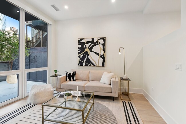 Building Photo - 812 W Adams Street Unit 307