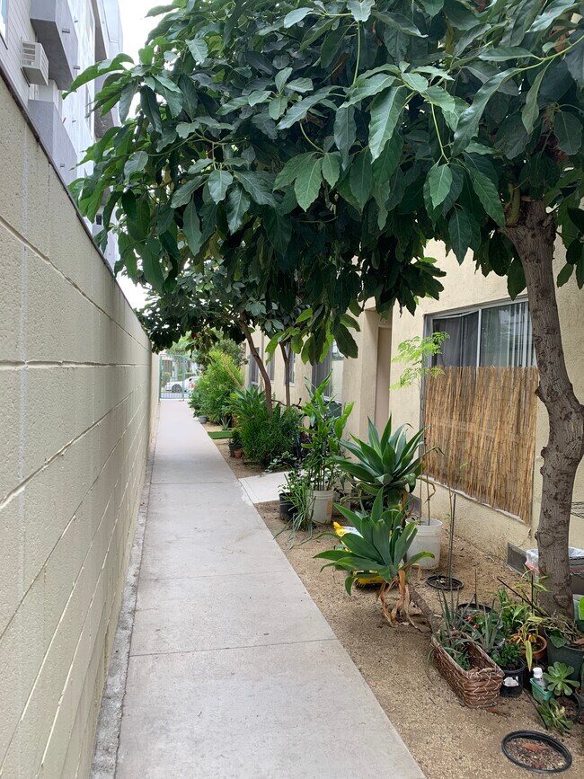 Foto del edificio - 3746 Vinton Ave
