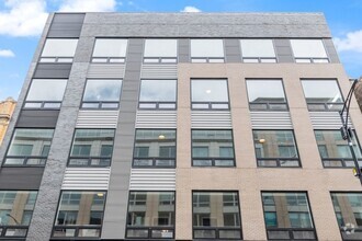 Building Photo - 3217 N Clark St