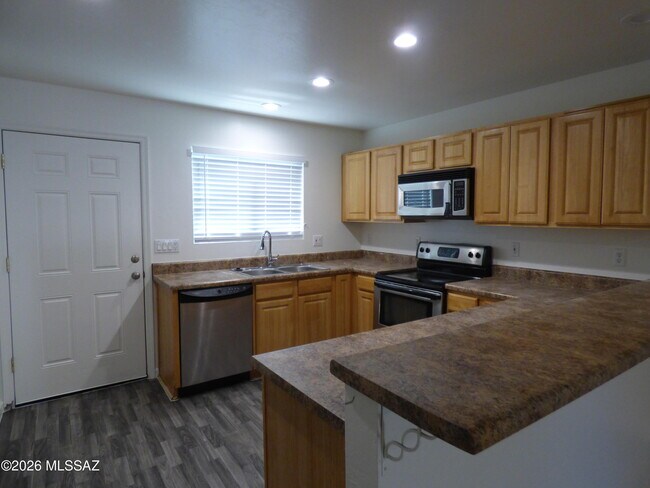 Building Photo - 1077 N Riverside Dr