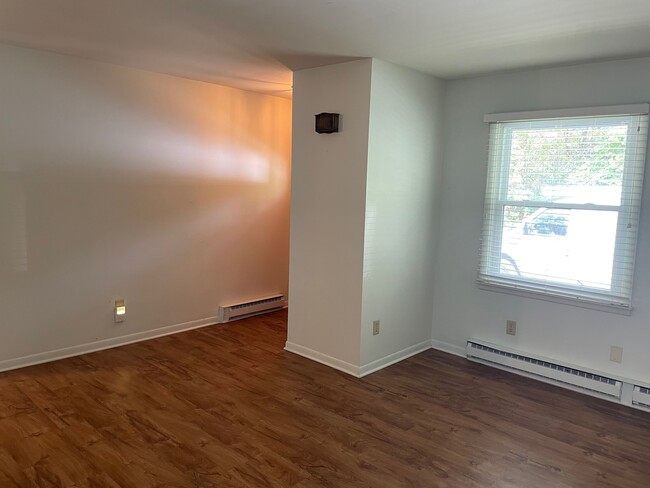 Building Photo - 204 S East St