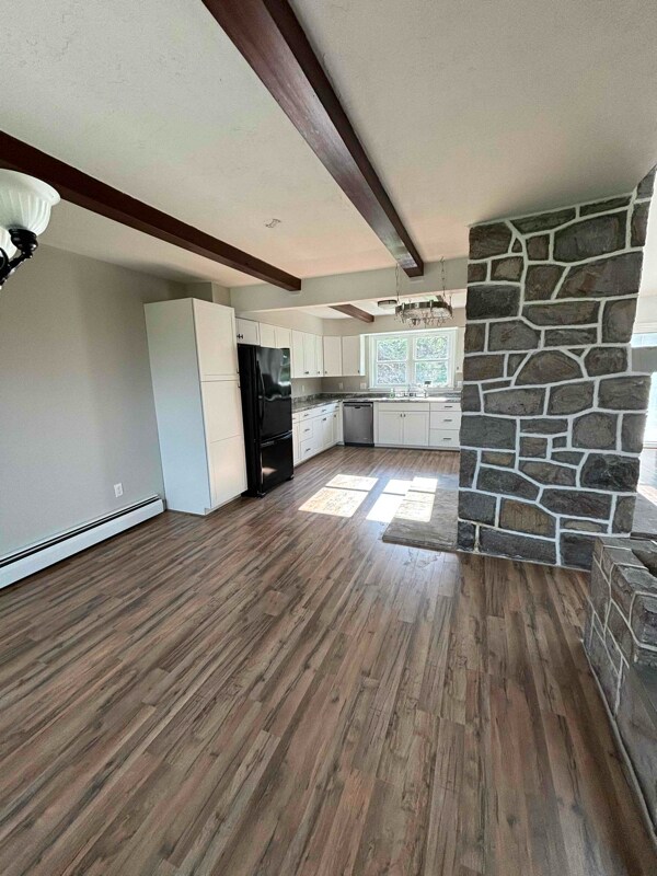 Building Photo - 2081 Pottstown Pike