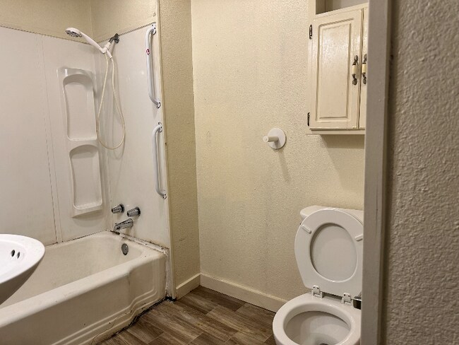 Foto del edificio - 1011 E 14th St