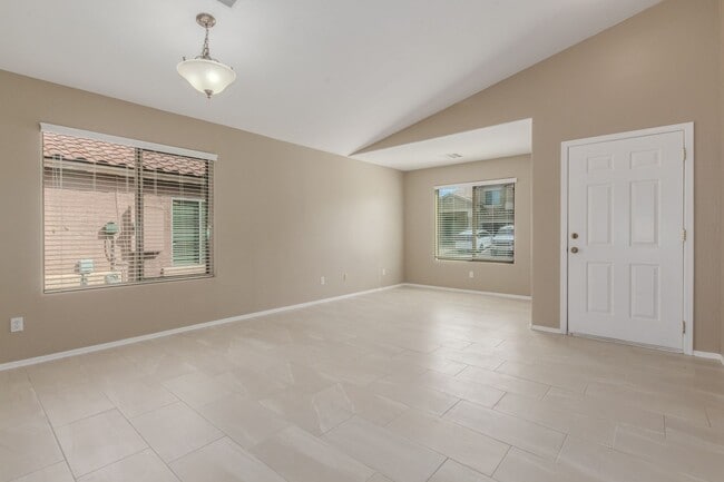 Building Photo - Introducing Your Dream Home in San Tan Hei...