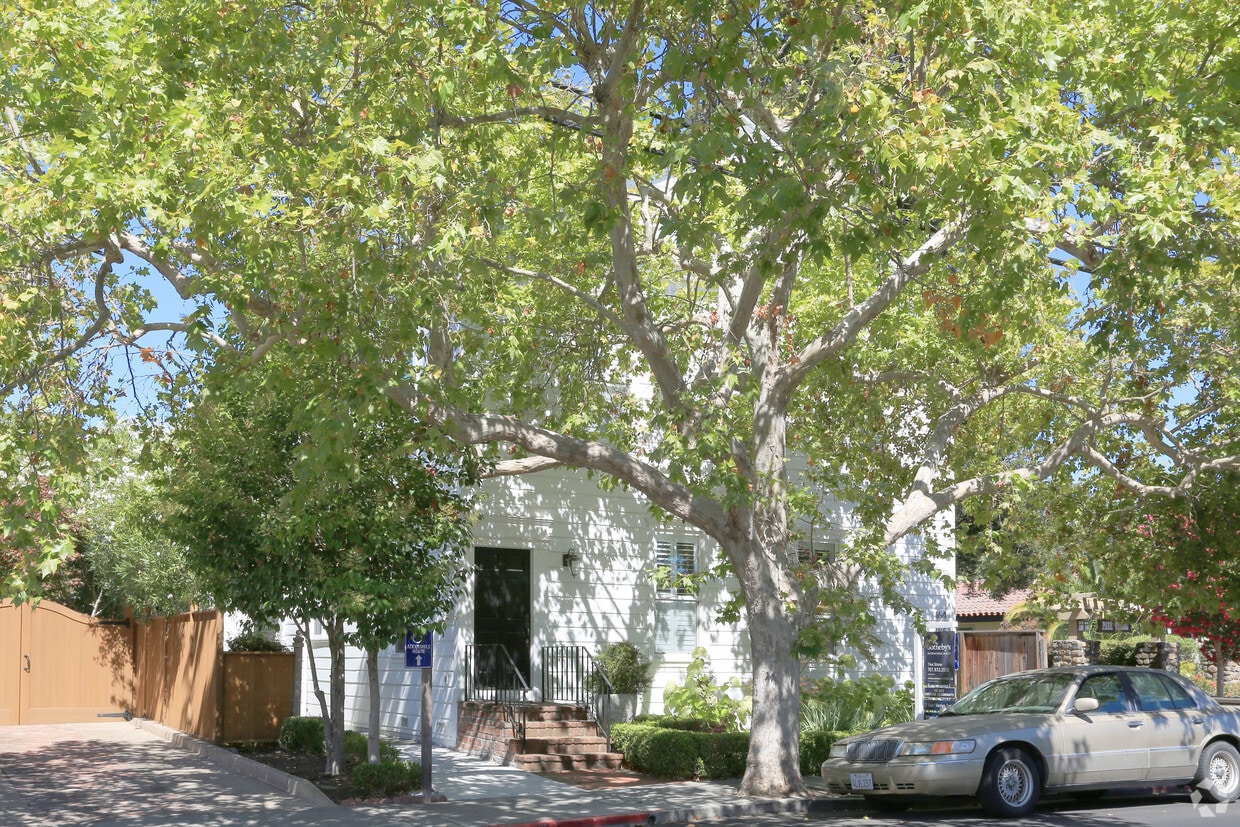 Building Photo - 162 W Spain St