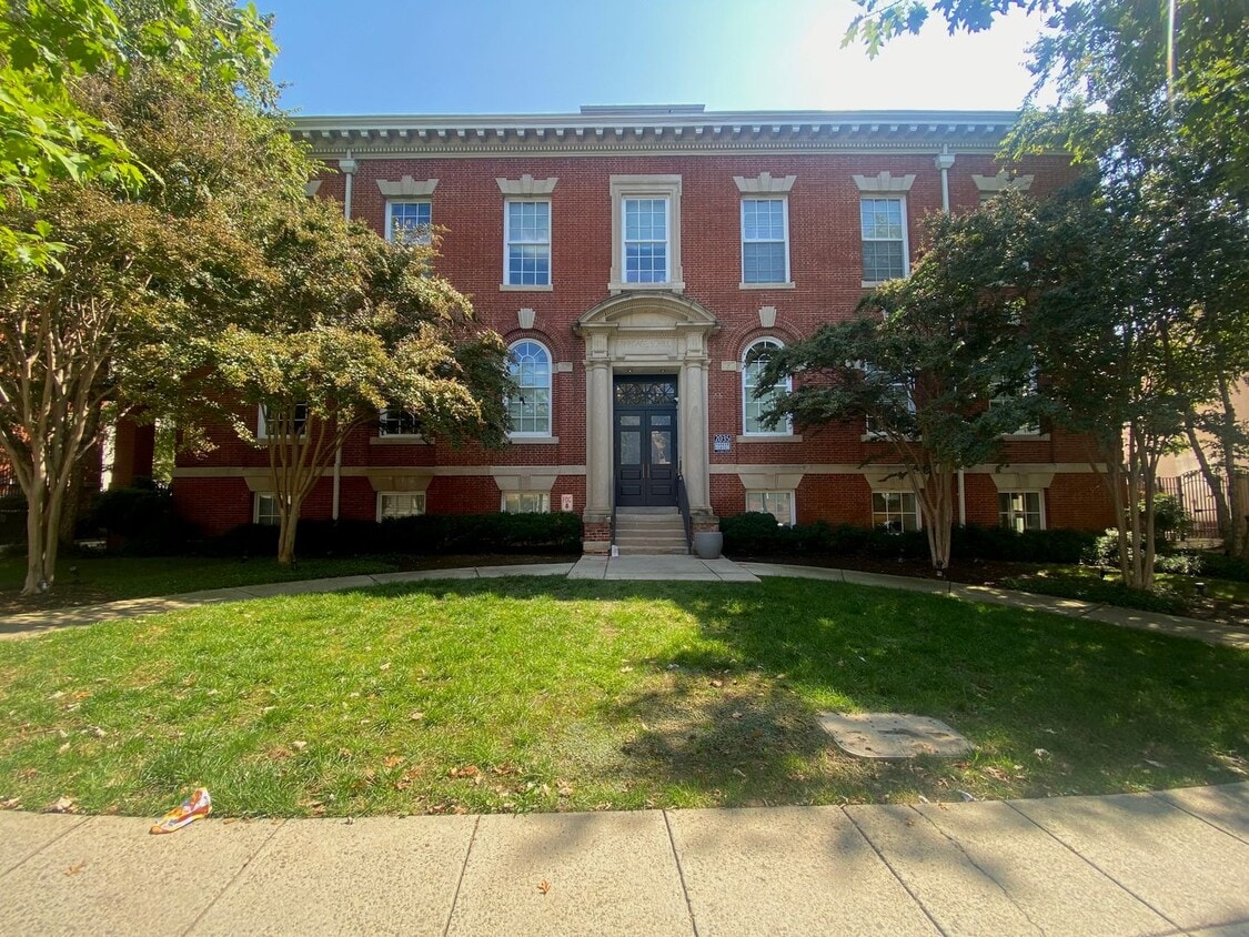 Primary Photo - Open And Updated One Bedroom Apartment At ...