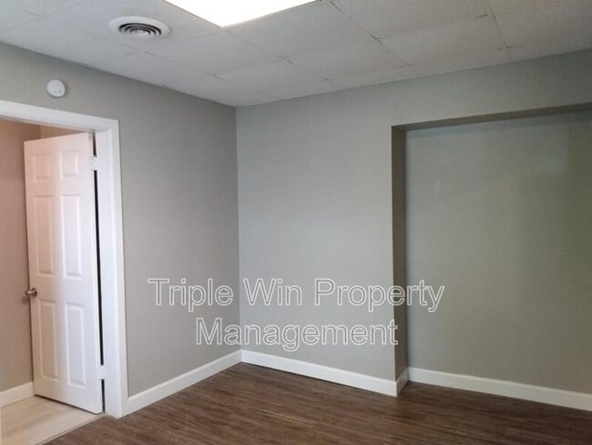 Building Photo - 114 N Taylor Ave