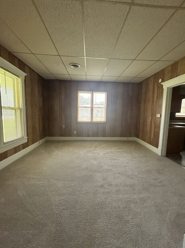 Foto del edificio - Cute 1 BR/1 BA House - Corner Lot & Off-Street Parking!