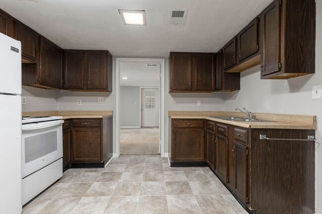 Photo - 9308 Aylesbury Dr Apartment