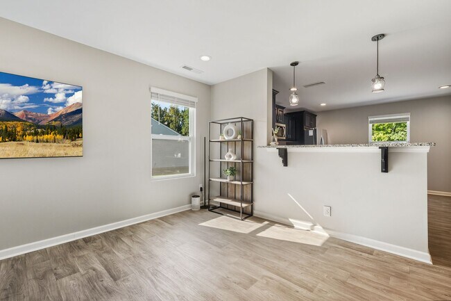 Foto del edificio - Energy-Efficient 3-Bed, 2.5-Bath Home in Benson!