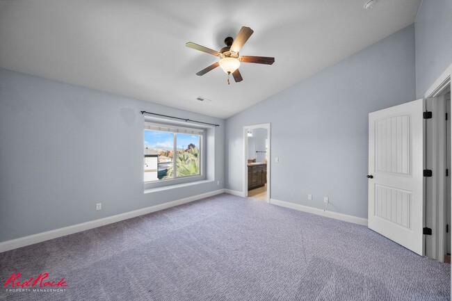 Building Photo - Charming 3 Bedroom Townhome