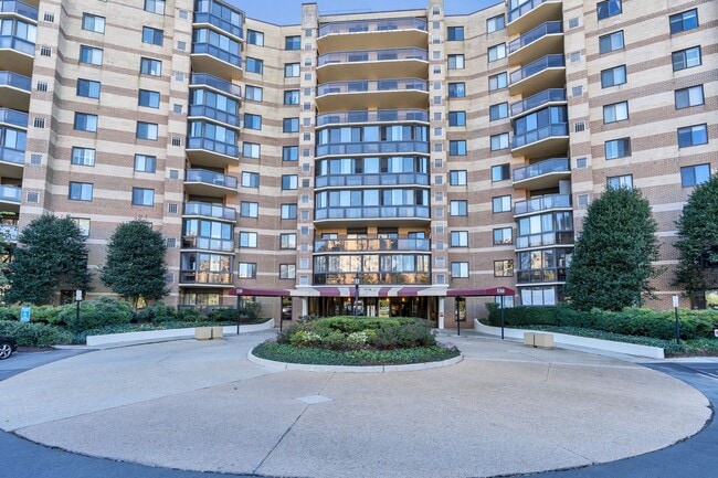 Foto del edificio - Beautiful 1 Bed 1 Bath Condo With A Stunni...