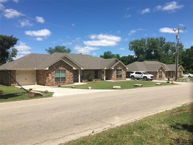 Exterior - 926-928 Williams Dr