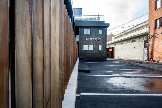 Foto del edificio - 14 Brooks Ave