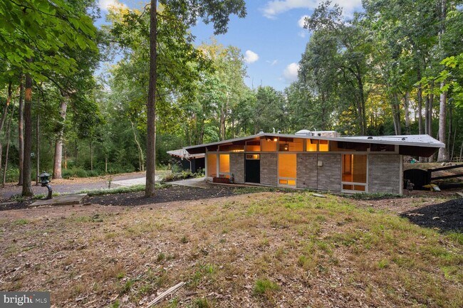 Building Photo - 9601 Overlea Dr