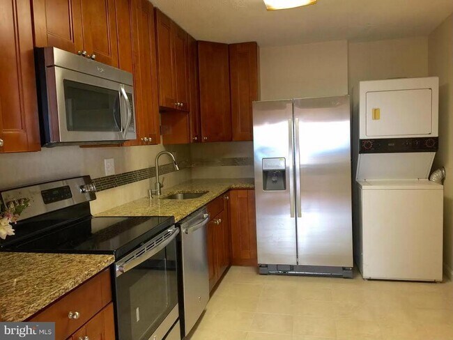 Foto del edificio - 8350 Greensboro Dr