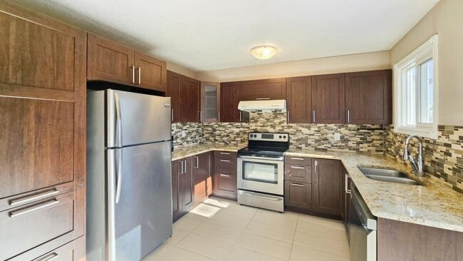 Building Photo - 3.0 bedroom in Calgary Alberta T2A 5N5