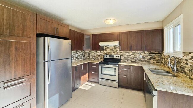 Photo du bâtiment - 3.0 bedroom in Calgary Alberta T2A 5N5