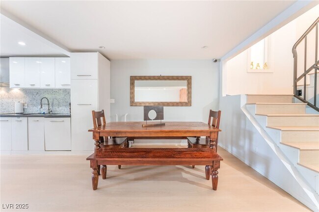 Foto del edificio - 3024 Bel Air Dr