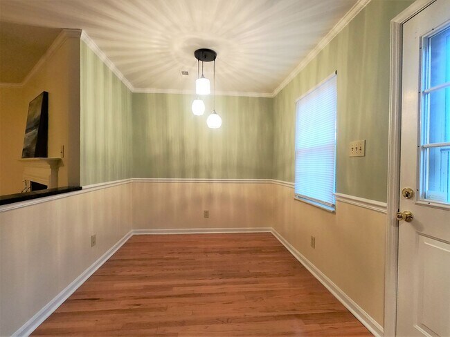 Building Photo - LOVELY WEST KNOXVILLE 2 BEDROOM CONDO IN A...