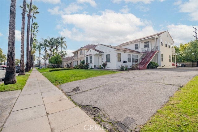 Foto del edificio - 676 W Glenoaks Blvd